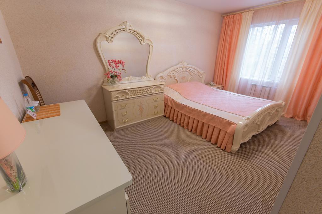 Cherniy Mys Hotel Sourgout Chambre photo